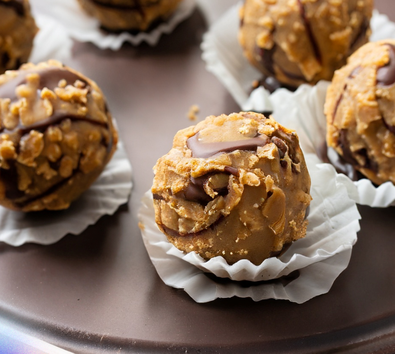 Peanut Butter Chocolate Chip Keto Fat Bombs